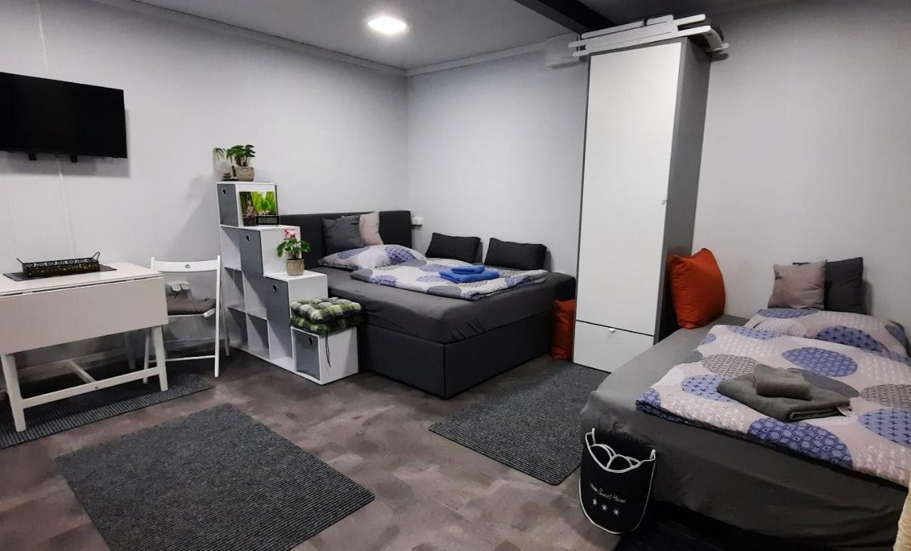 Gemuetliches Tiny Home Mit 30M2 Inklusive Kochmoeglichkeit Lenzing Kültér fotó